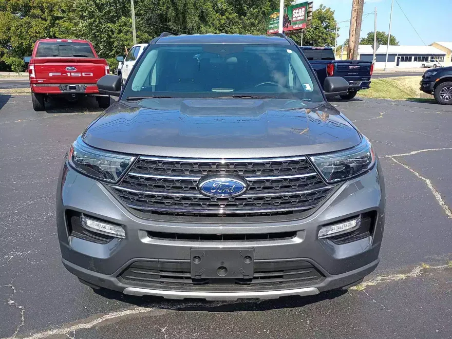 2022 Ford Explorer XLT photo 1