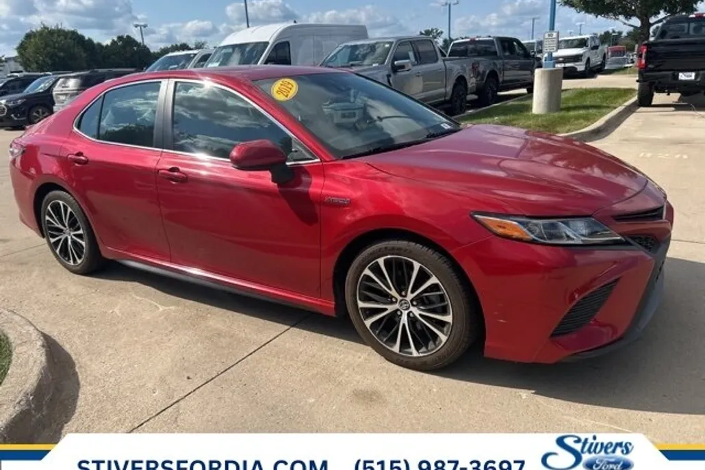 2019 Toyota Camry Hybrid SE photo 1