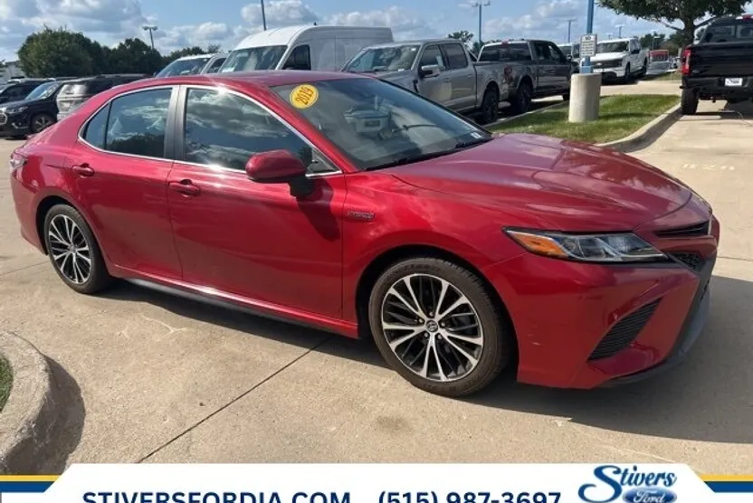 2019 Toyota Camry Hybrid SE photo 1