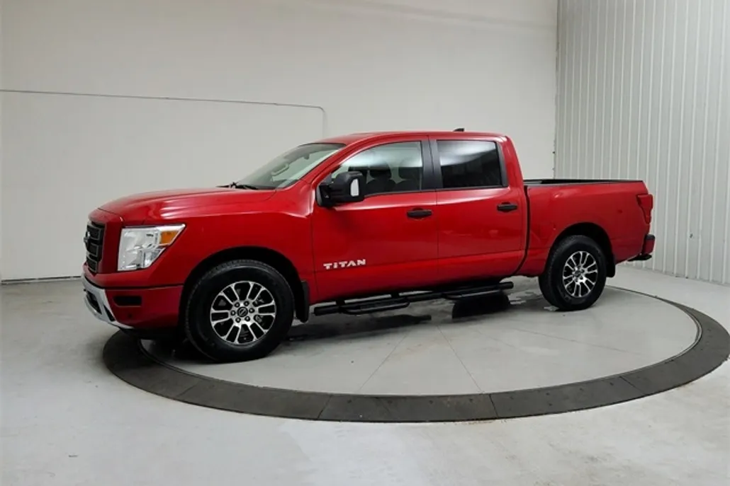 2024 Nissan Titan SV photo 1