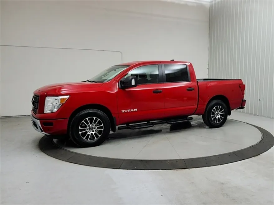 2024 Nissan Titan SV photo 1