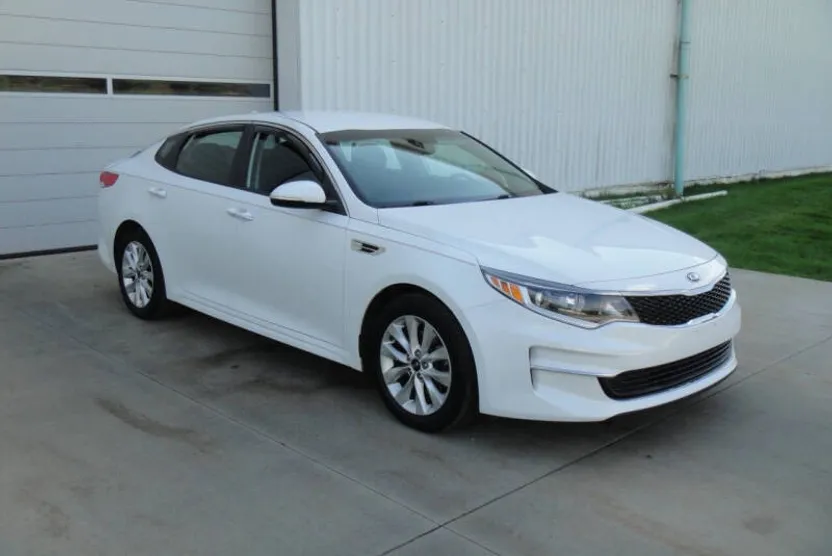 2018 Kia Optima LX photo 1