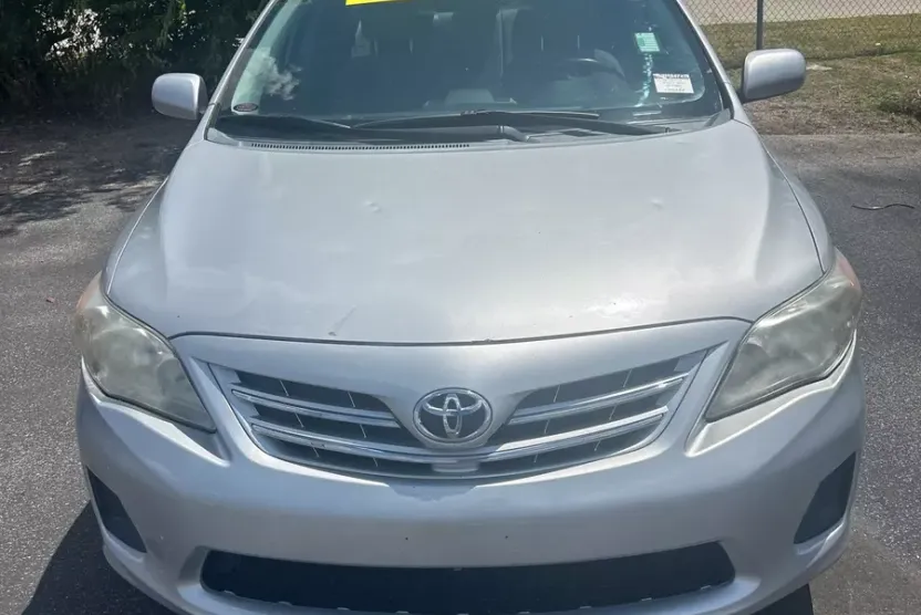 2013 Toyota Corolla LE photo 1