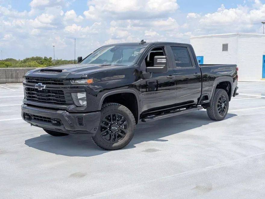 2025 Chevrolet Silverado 2500HD Custom photo 1