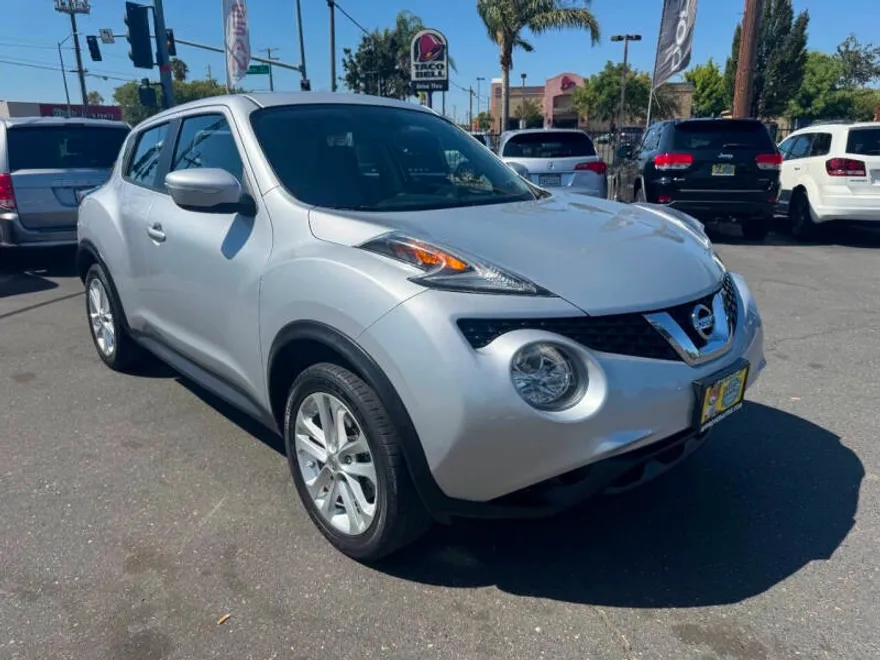 2015 Nissan Juke S photo 1