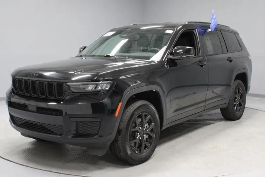 2024 Jeep Grand Cherokee Altitude photo 1