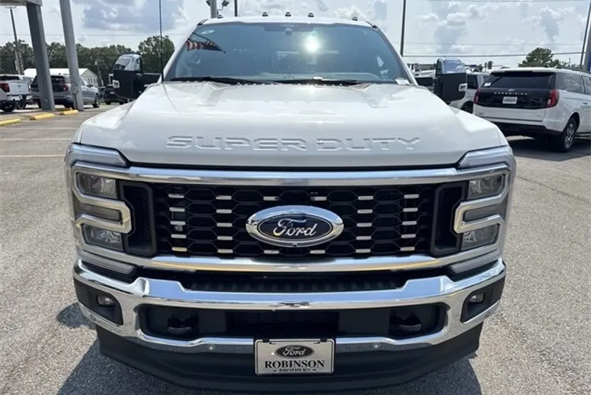 2025 Ford F-350 Lariat photo 1