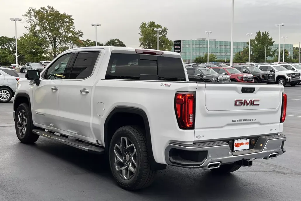 2026 Gmc Sierra 1500 SLT photo 1