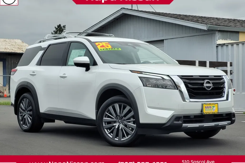 2025 Nissan Pathfinder SL photo 1