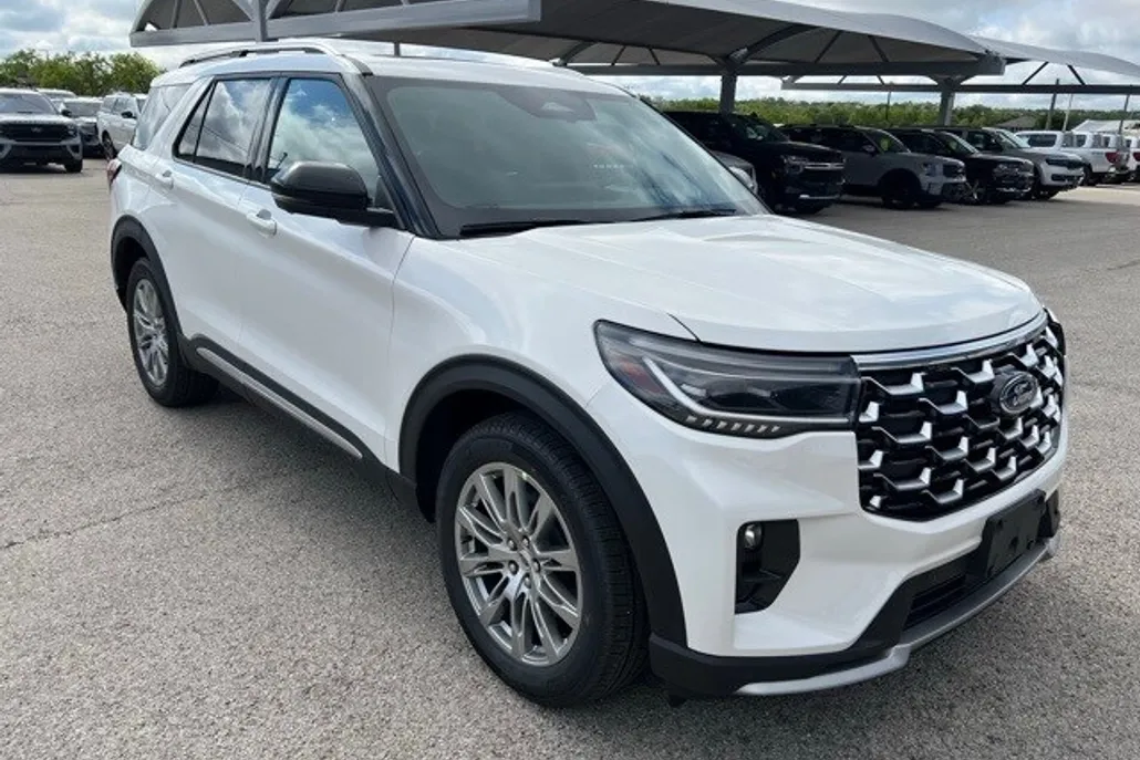 2025 Ford Explorer Platinum photo 1