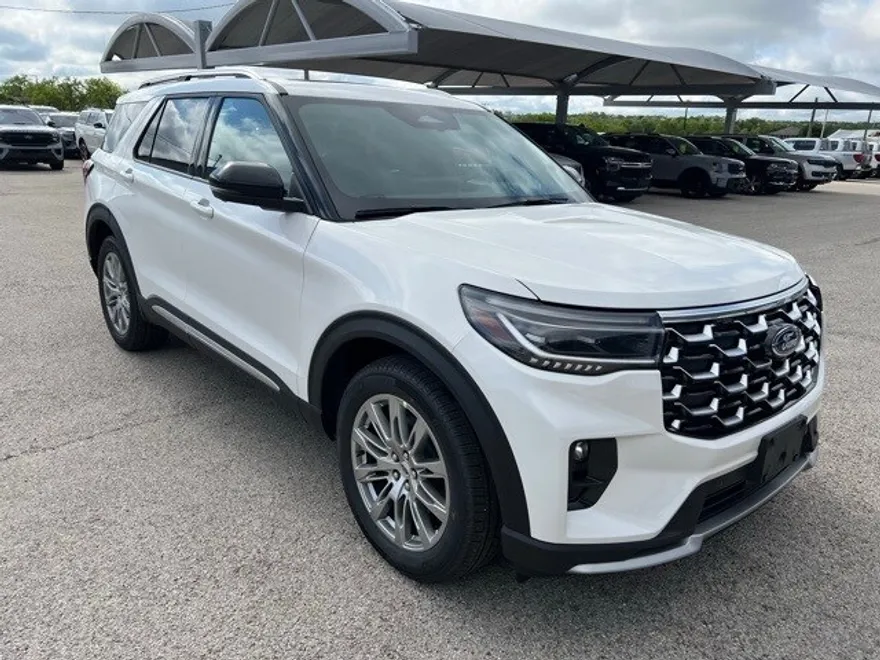 2025 Ford Explorer Platinum photo 1