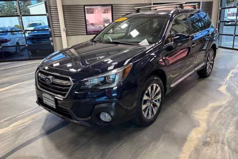 2018 Subaru Outback 3.6R Touring photo 1