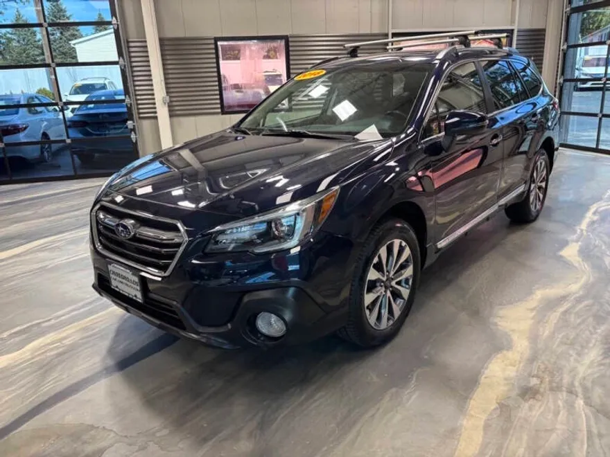 2018 Subaru Outback 3.6R Touring photo 1