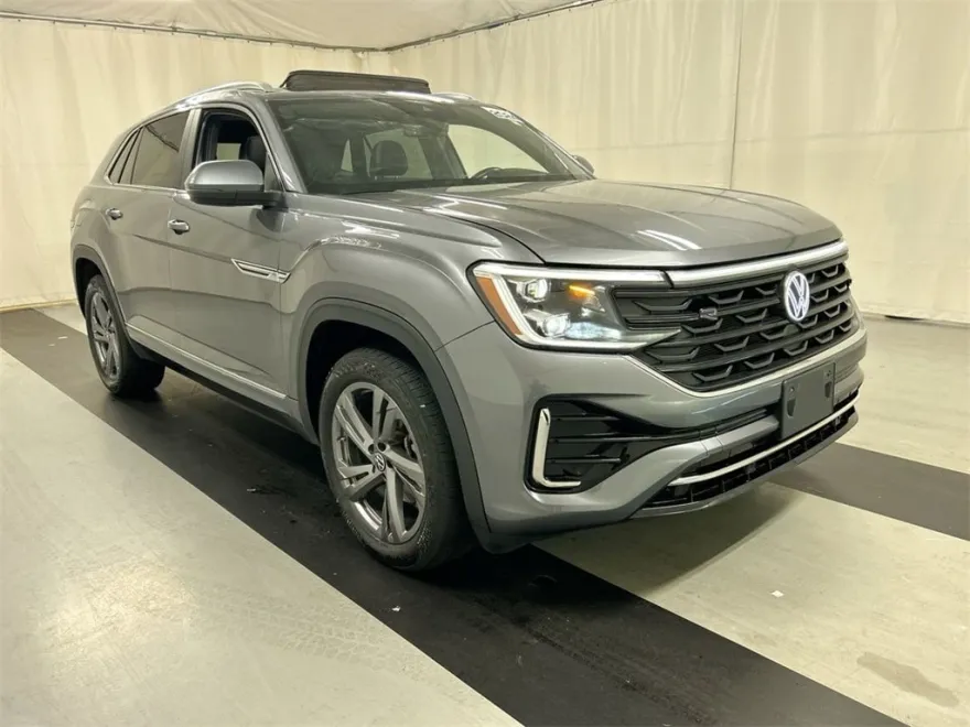 2024 Volkswagen Atlas Cross Sport SEL R-Line photo 1