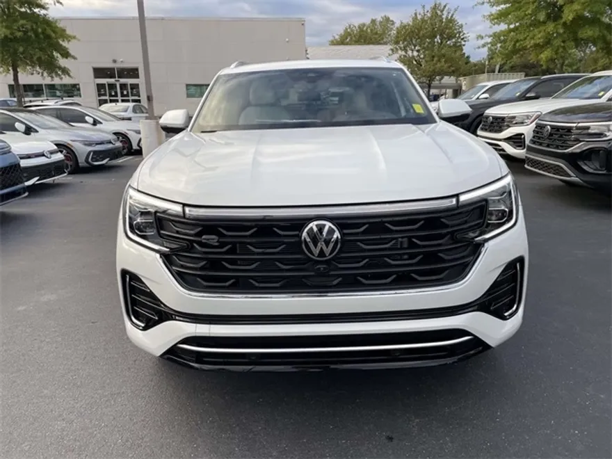 2026 Volkswagen Atlas Cross Sport SEL Premium R-Line photo 1