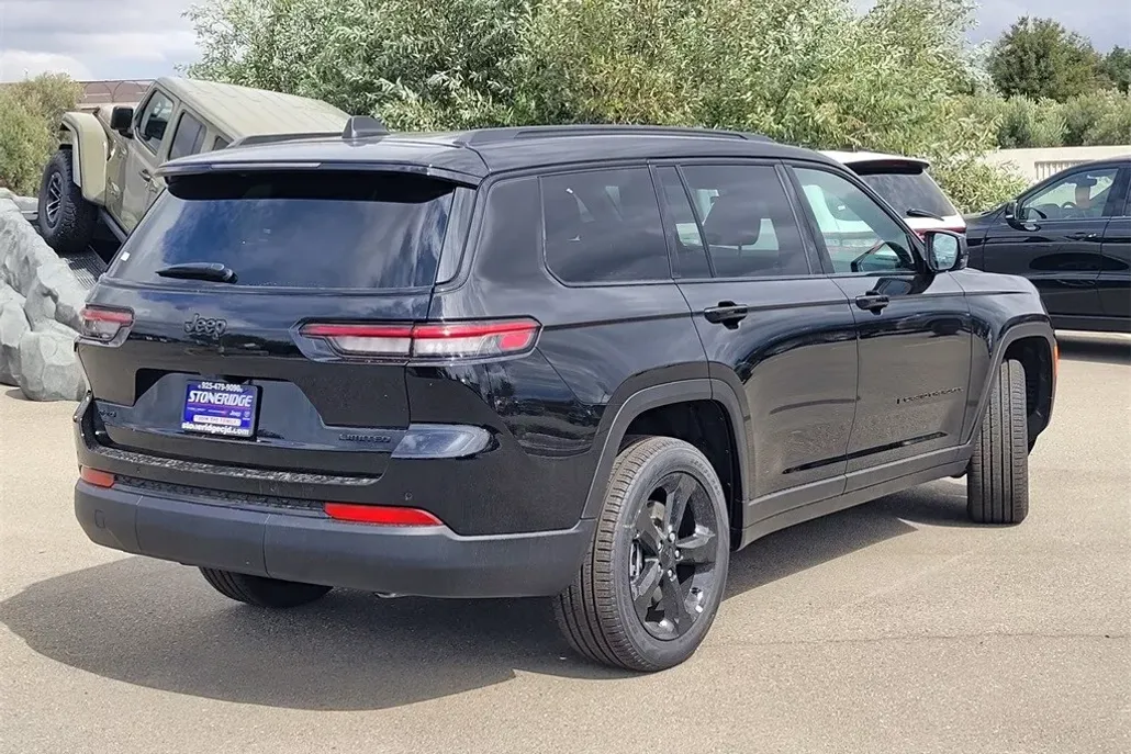2025 Jeep Grand Cherokee Limited photo 1