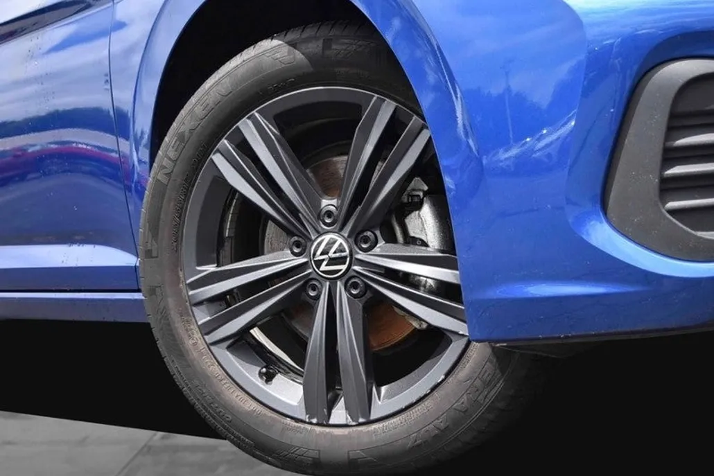 2024 Volkswagen Jetta SE photo 1