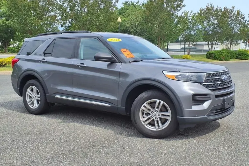 2022 Ford Explorer XLT photo 1