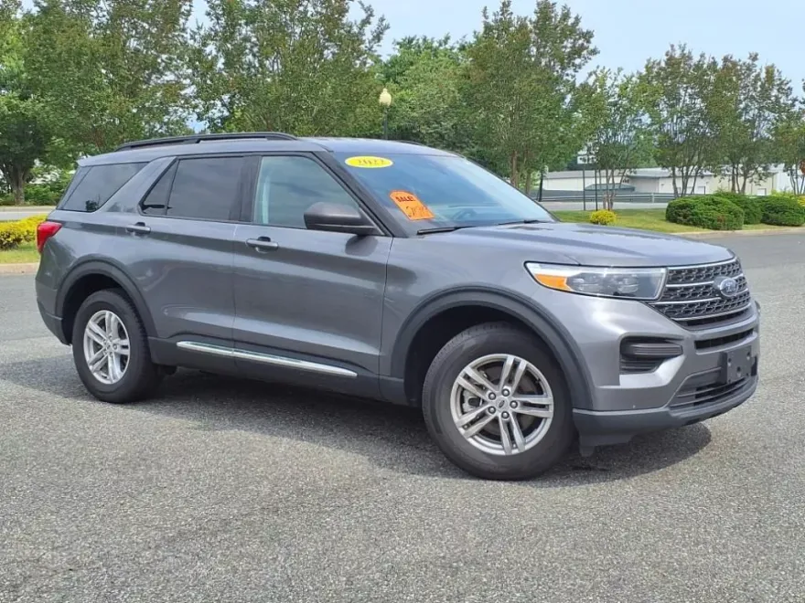 2022 Ford Explorer XLT photo 1