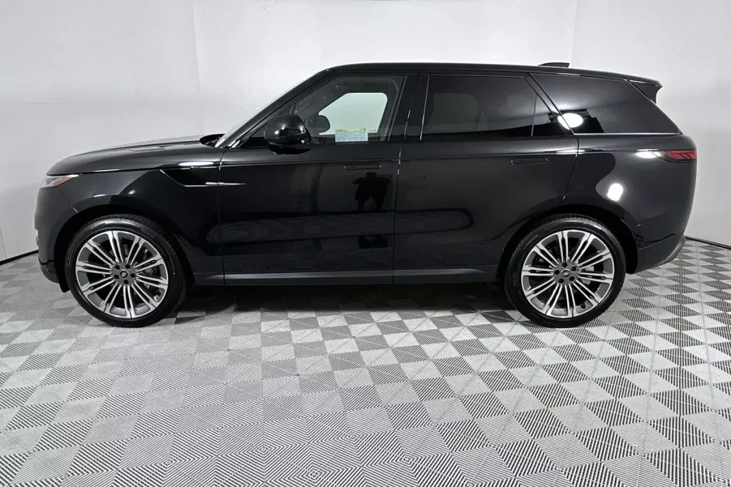 2025 Land Rover Range Rover Sport SE photo 1