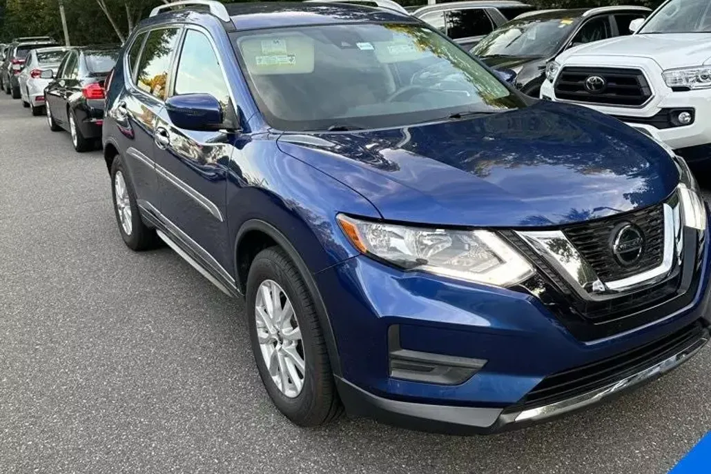 2020 Nissan Rogue SV photo 1
