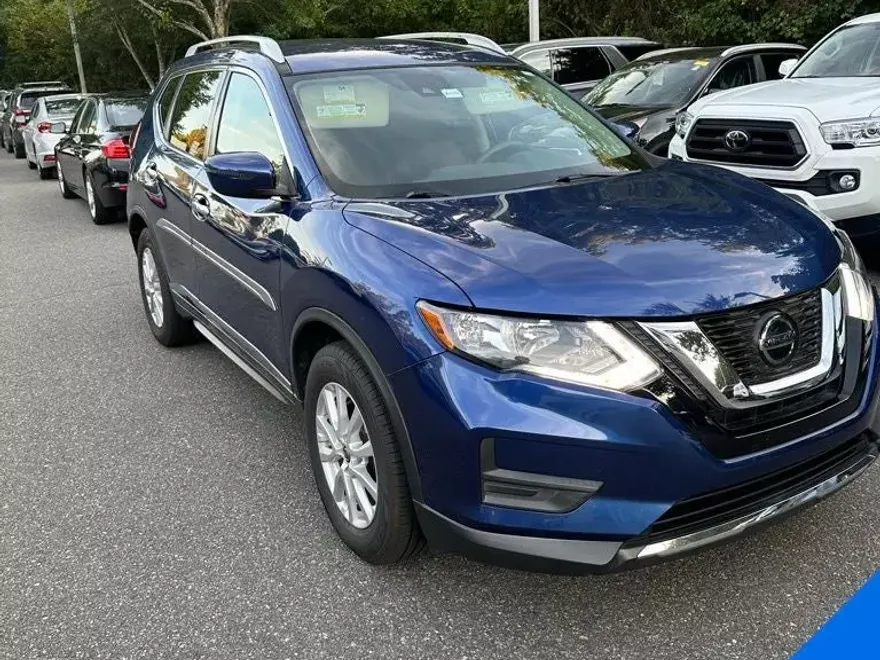 2020 Nissan Rogue SV photo 1