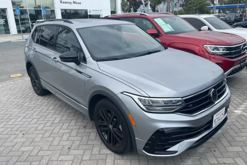2022 Volkswagen Tiguan SE R-Line Black photo 1