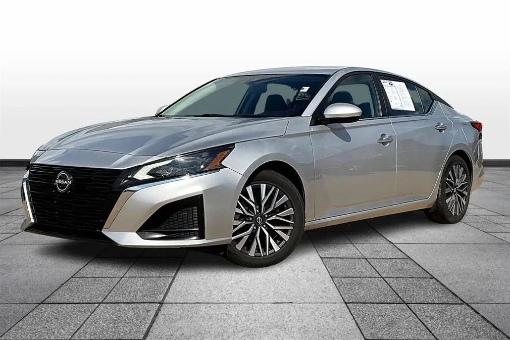 2023 Nissan Altima 2.5 SV photo 1
