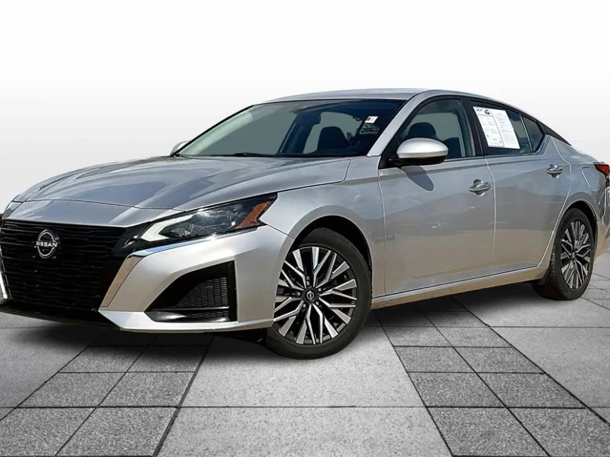 2023 Nissan Altima 2.5 SV photo 1