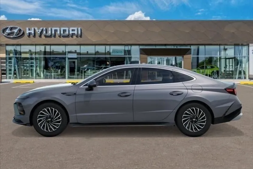 2026 Hyundai Sonata Hybrid SEL photo 1