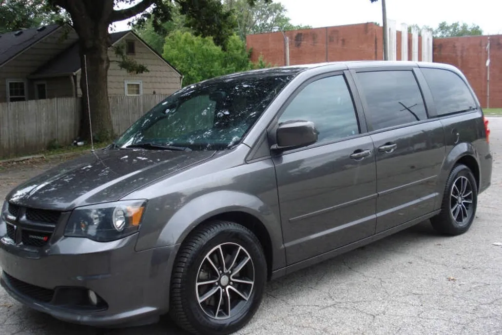 2017 Dodge Grand Caravan GT photo 1
