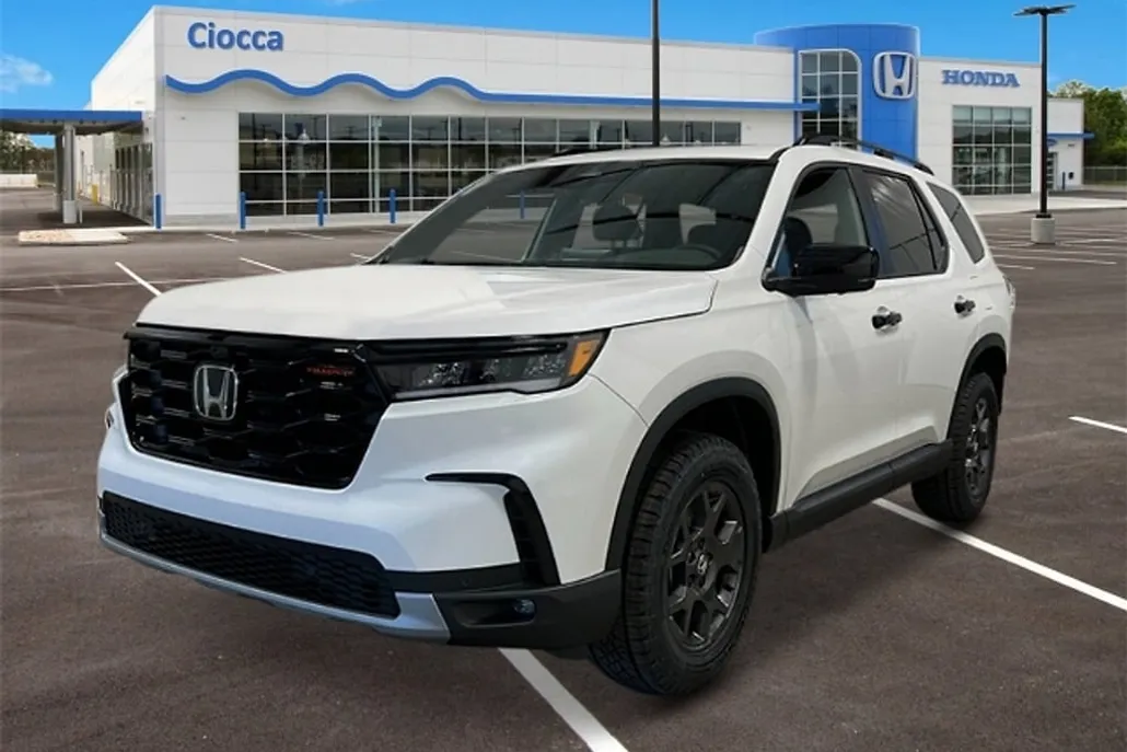 2025 Honda Pilot TrailSport photo 1