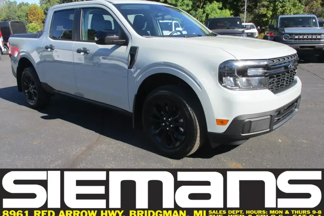 2024 Ford Maverick XLT photo 1