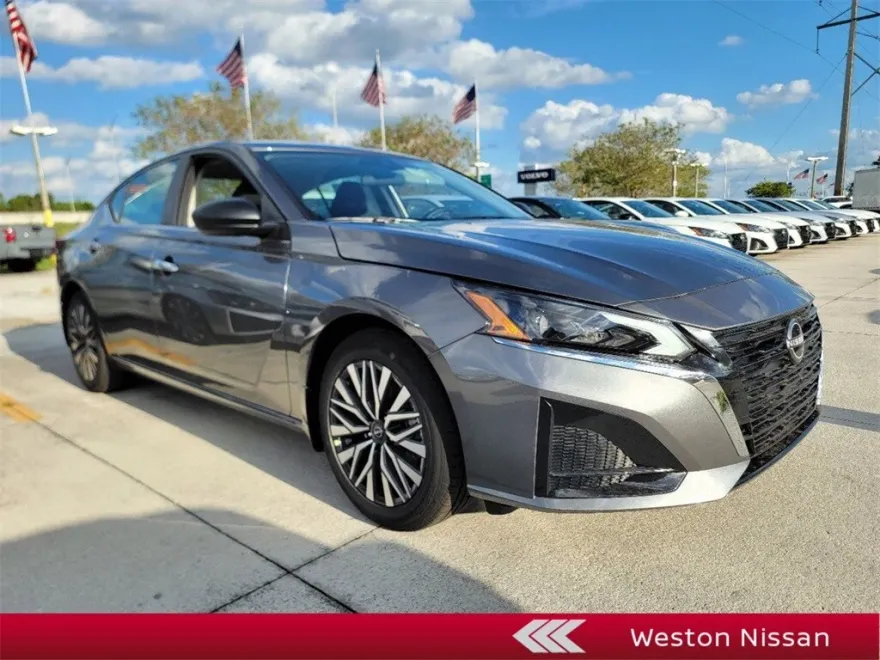 2025 Nissan Altima SV photo 1
