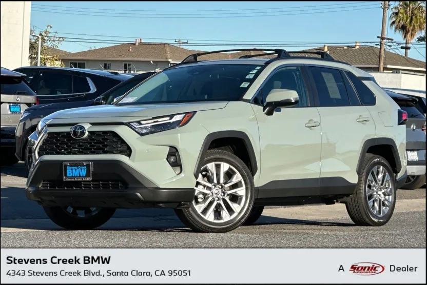 2023 Toyota RAV4 XLE Premium photo 1