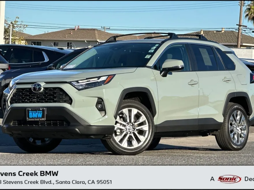 2023 Toyota RAV4 XLE Premium photo 1