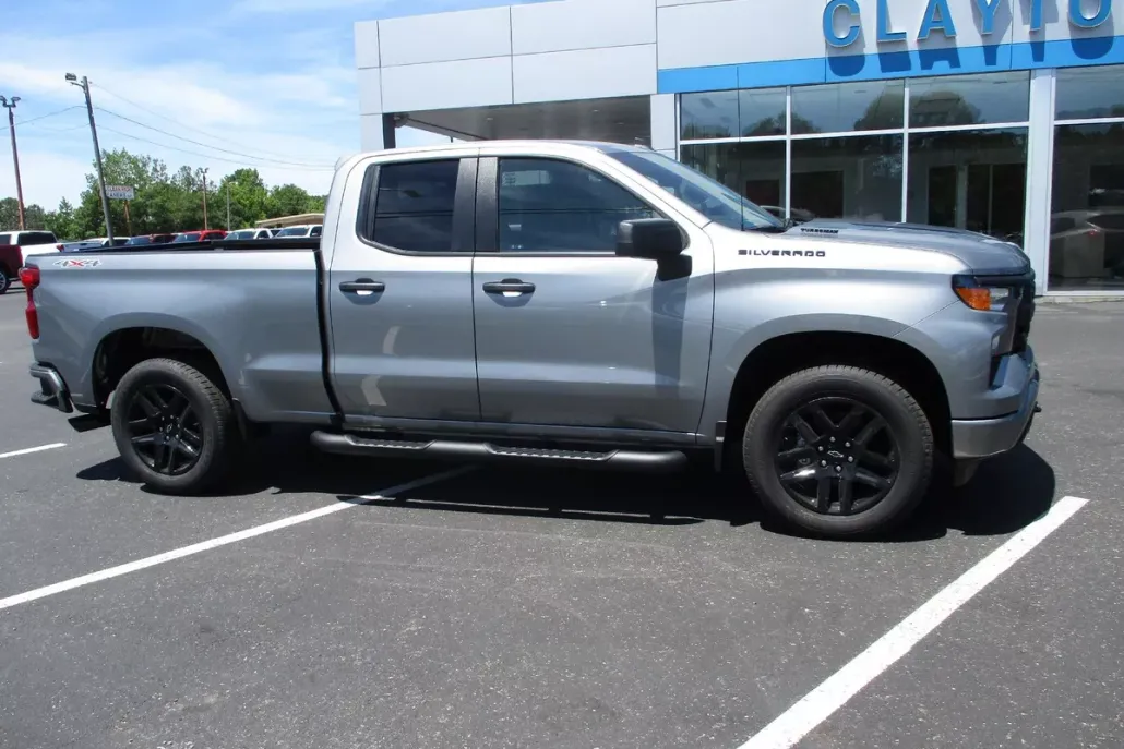 2024 Chevrolet Silverado 1500 Custom photo 1