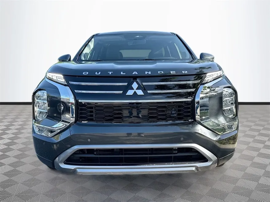 2025 Mitsubishi Outlander SE photo 1