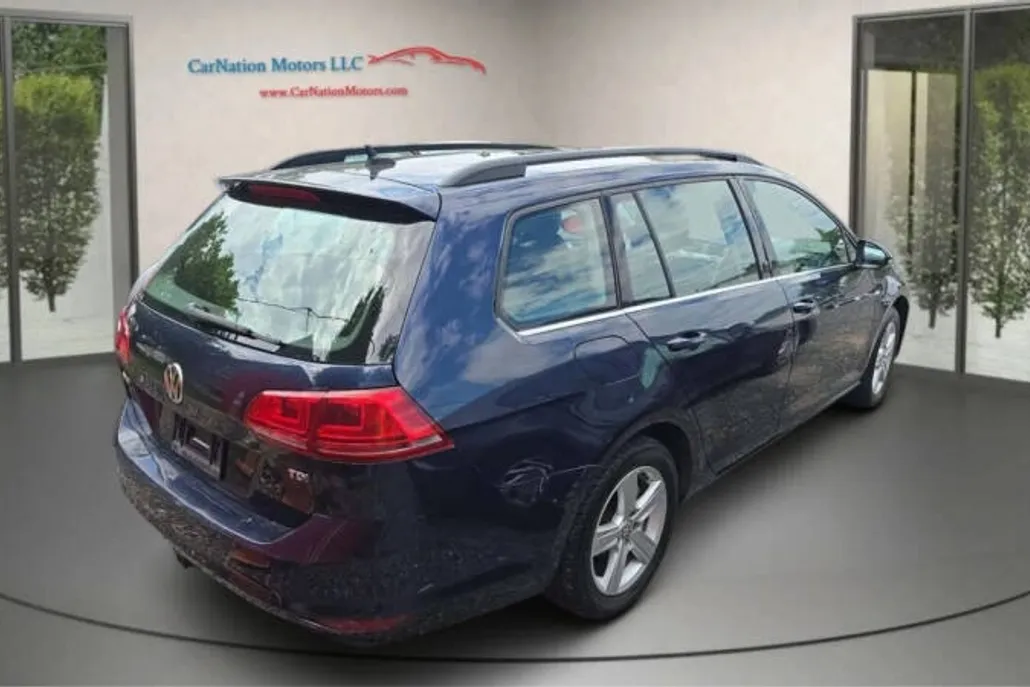 2015 Volkswagen Golf SportWagen TDI S photo 1