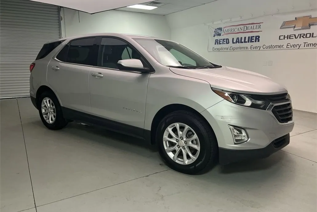 2020 Chevrolet Equinox LT photo 1