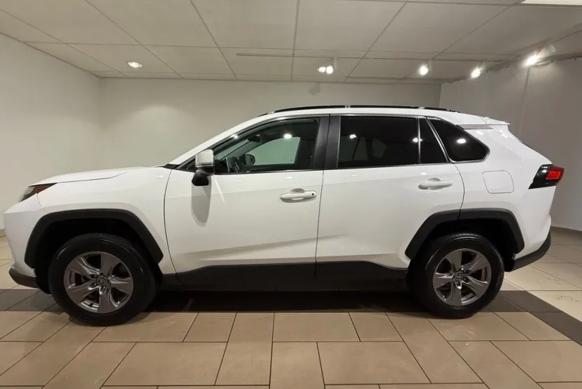2024 Toyota RAV4 XLE photo 1