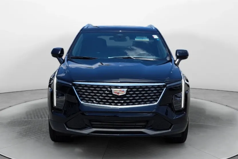 2025 Cadillac XT4 Premium Luxury photo 1