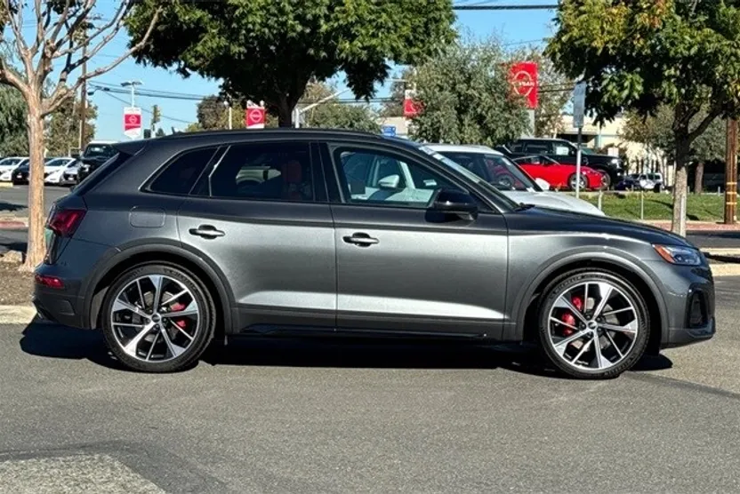 2023 Audi SQ5 Premium Plus photo 1