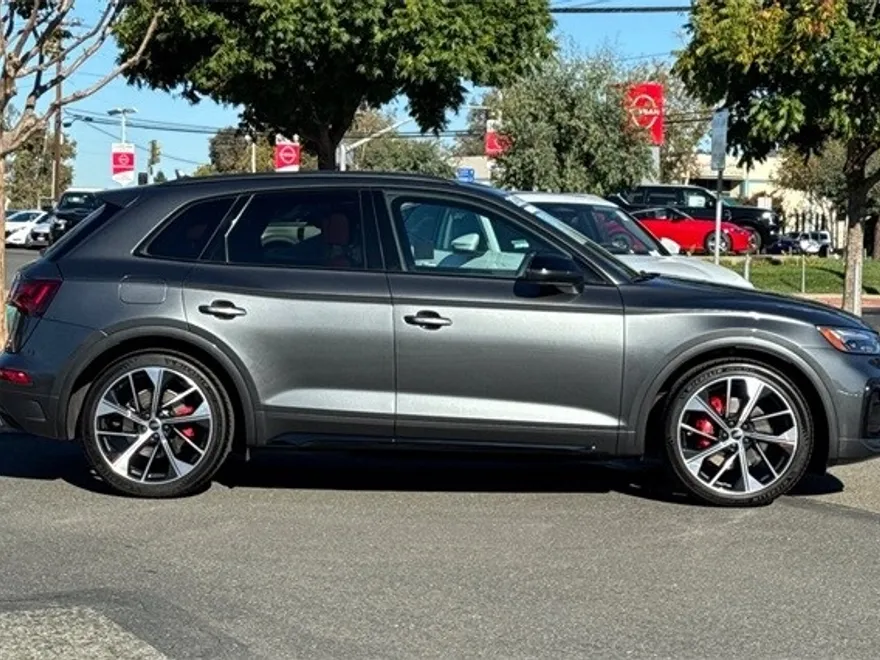 2023 Audi SQ5 Premium Plus photo 1