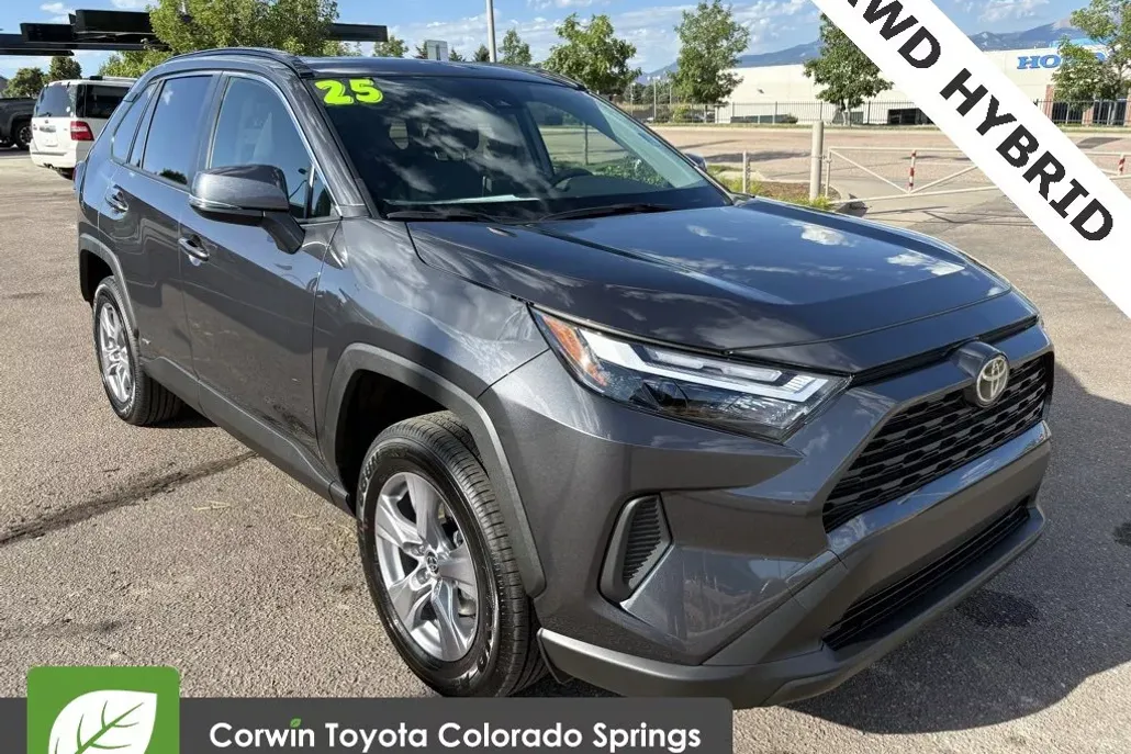 2025 Toyota RAV4 Hybrid XLE photo 1