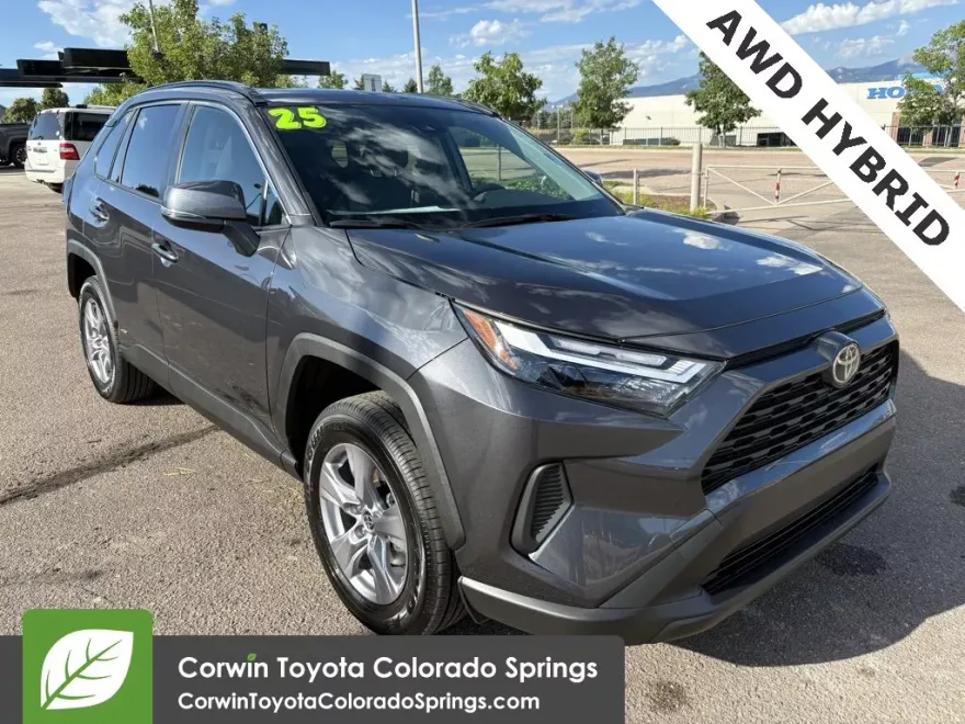 2025 Toyota RAV4 Hybrid XLE photo 1