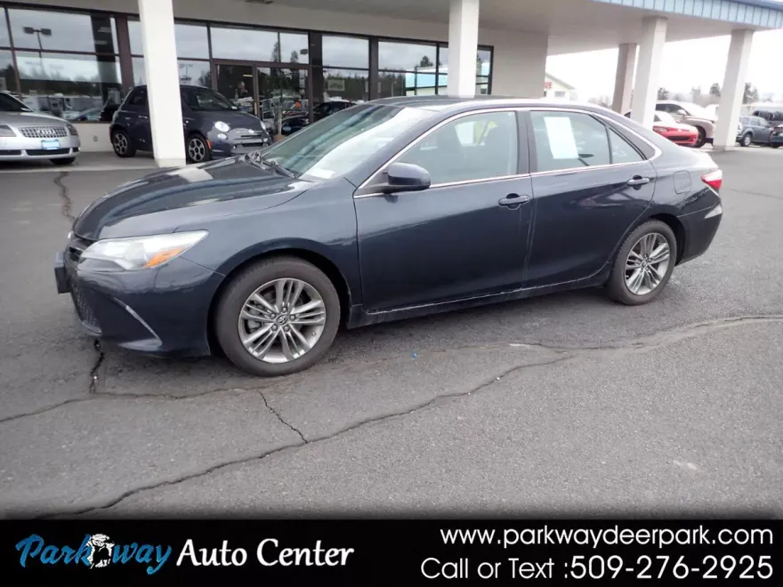 2017 Toyota Camry SE photo 1
