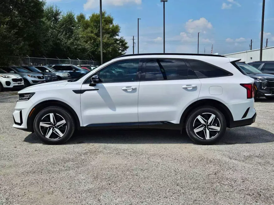 2022 Kia Sorento EX photo 1