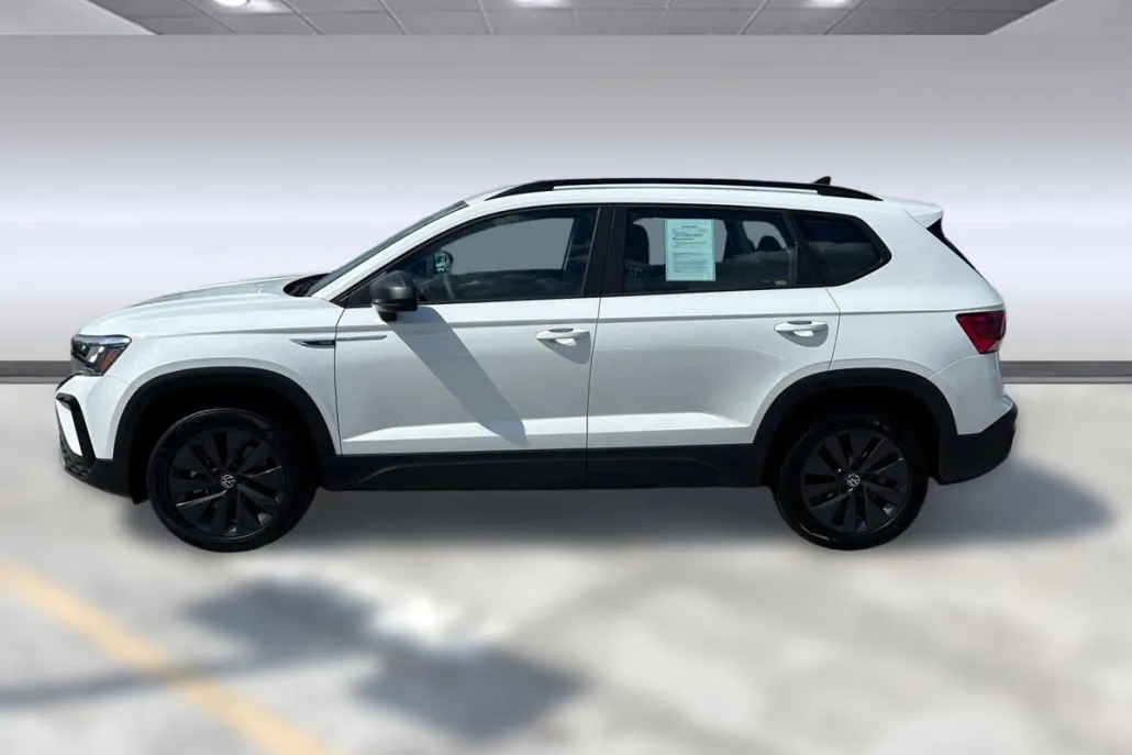 2022 Volkswagen Taos S photo 1