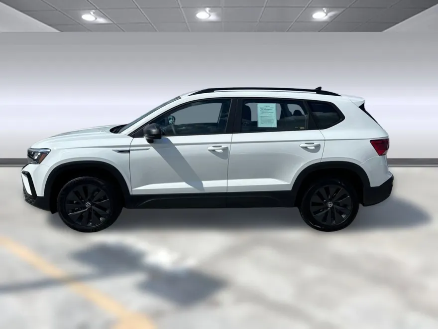 2022 Volkswagen Taos S photo 1